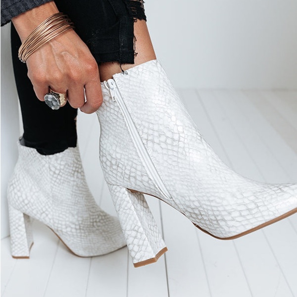 BAMBOO White/Gray Snakeskin Booties